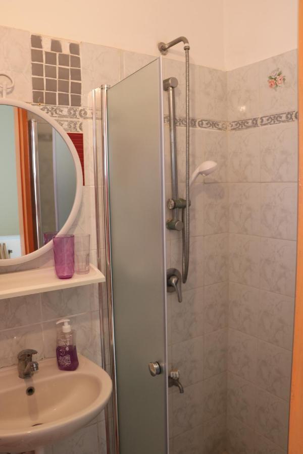 Beutifull View Of Batyam Apartman Bat Jám Kültér fotó